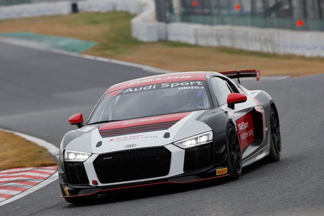 筑波を走るGT4カーのアウディR8 LMS GT4