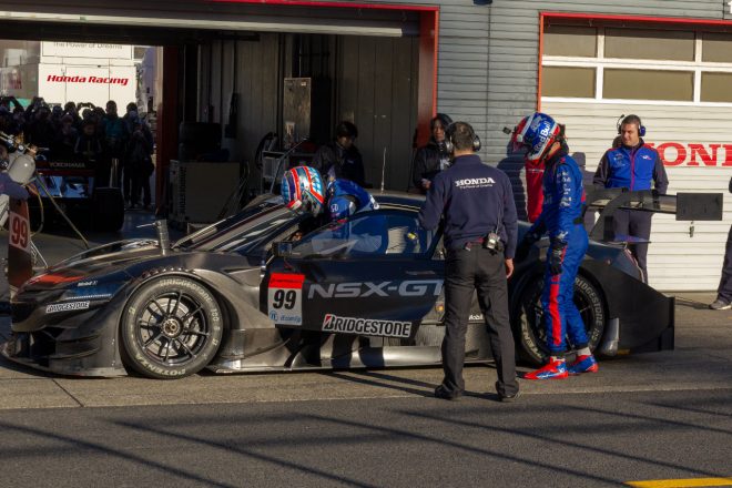 エキシビションでは各車にドライバー交代とタイヤ交換が義務付け。ただし99号車はタイヤ交換は免除された