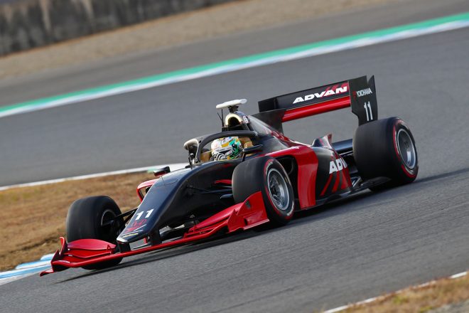 SUPER FORMULA FINAL BATTLEの締めくくりに登場したアドバンカラーのSF19