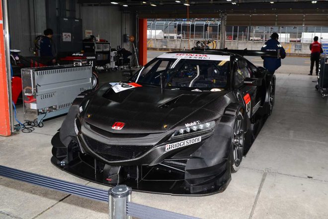 99のゼッケンをつけたホンダNSX-GT