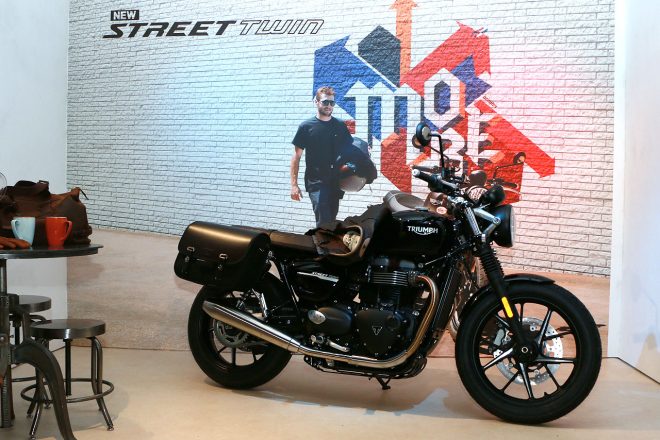会場に展示されたトライアンフ・ストリートツインのカスタマイズモデル
