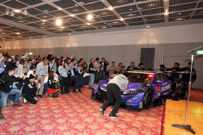 ホテルツインリンクの会場にはRAYBRIG NSX-GTも持ち込まれ、ファンを驚かせた