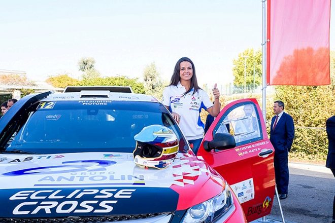 マシンをドライブするのは女性ドライバーのクリスティーナ・グティエレス