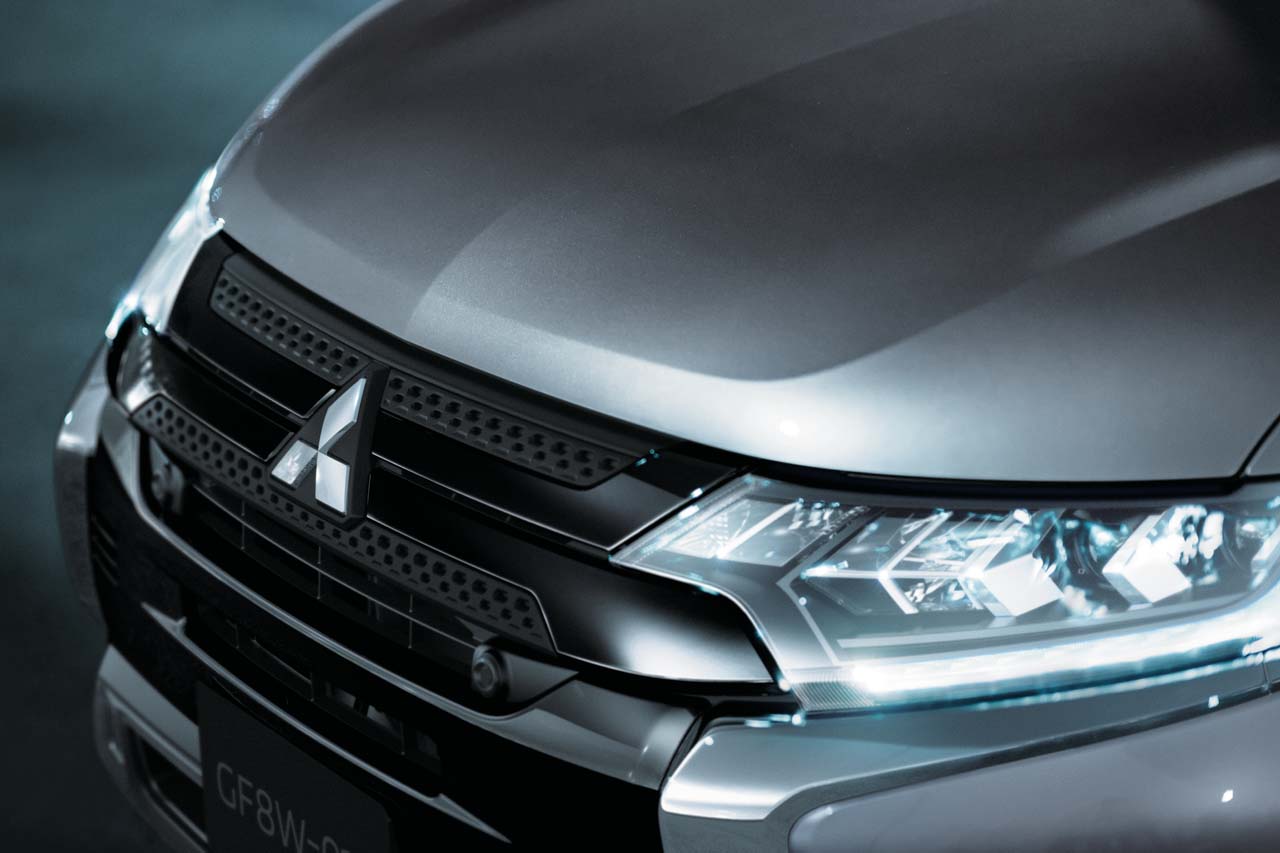 ミツビシ・アウトランダー ブラックエディション フロントグリル