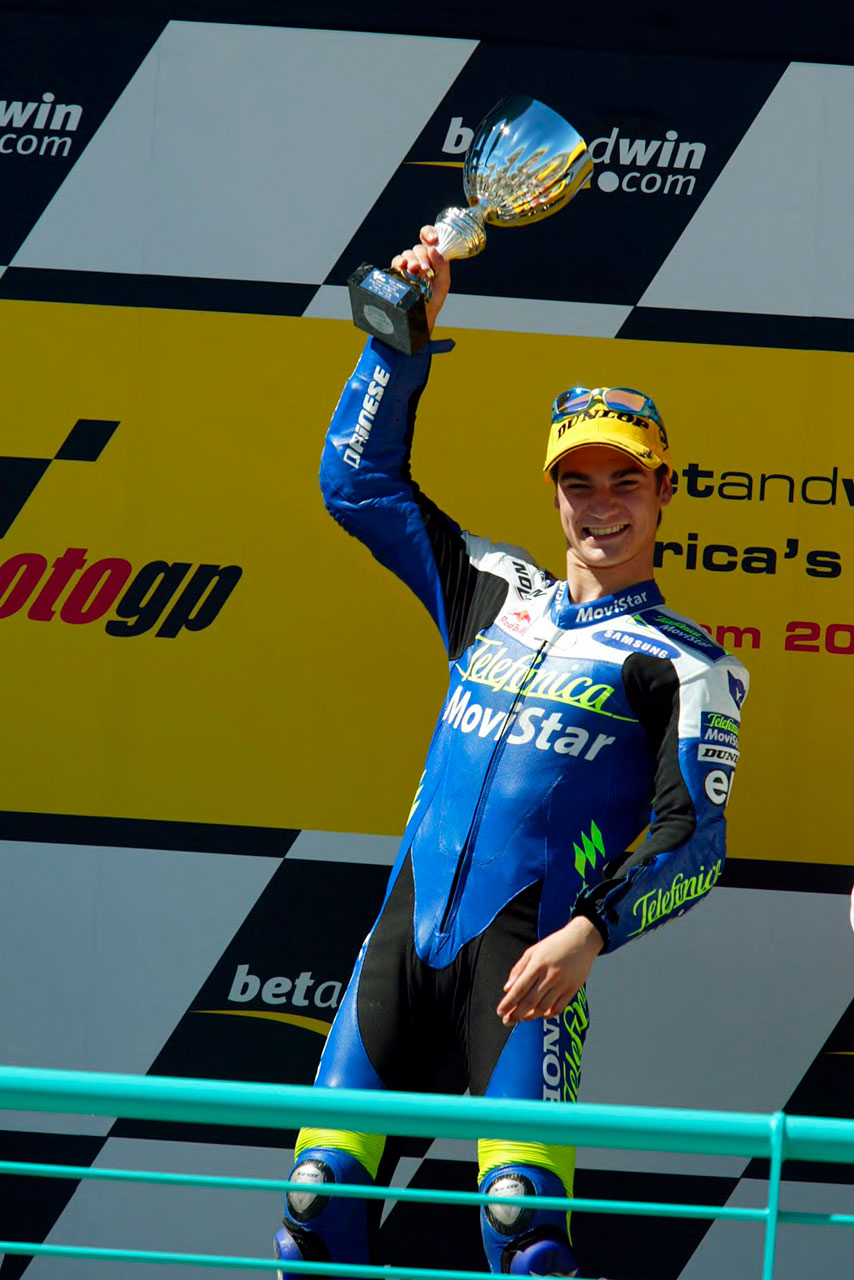 2004年南アフリカGP。オフシーズンの手術を乗り越え、250ccクラスデビュー戦で見事優勝