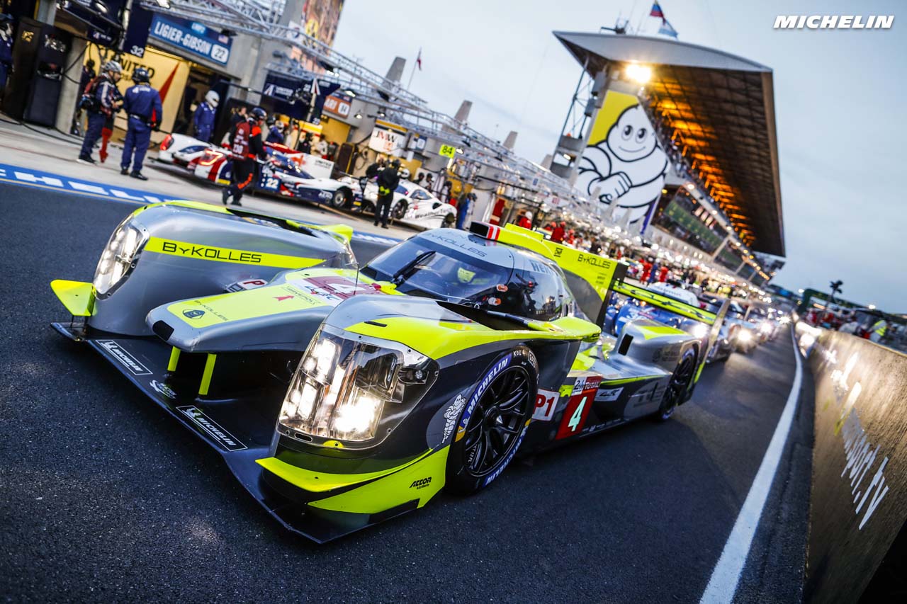 バイコレス・レーシング・チームの4号車ENSO CLM P1／01・ニスモ