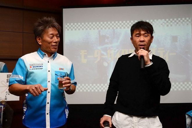 会場に訪れていた芳賀が、急きょコメントを求められるシーンも