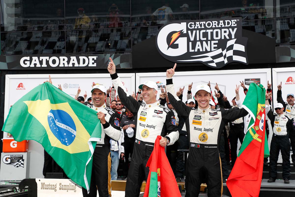 2018年のデイトナ24時間を制した（左から）クリスチャン・フィッティパルディ、ジョアオ・バルボサ、フィリペ・アルバカーキ