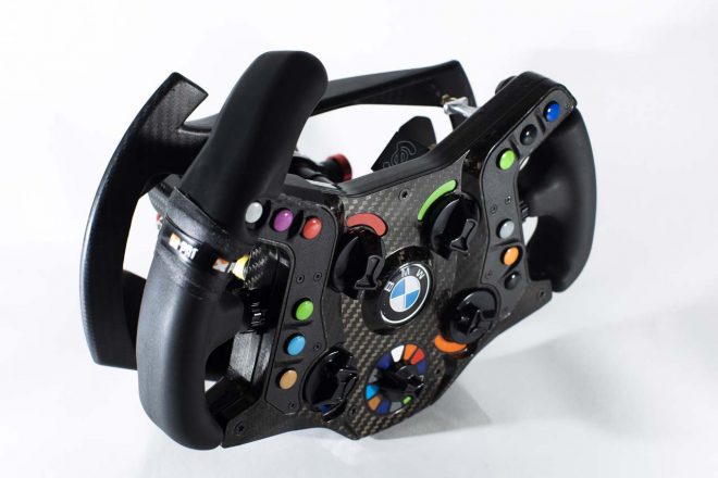 ハンドドライブに用いる専用ステアリング