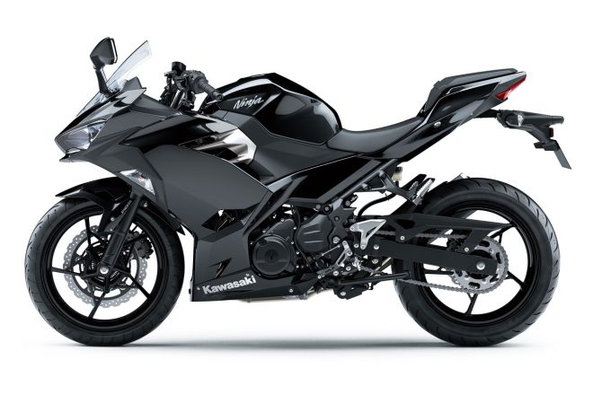 カワサキ Ninja250（メタリックスパークブラック）