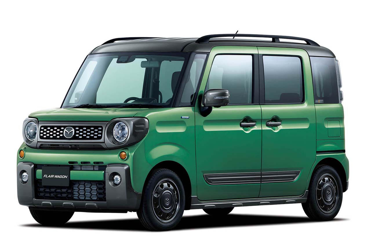 丸目ヘッドライトやガンメタの前後バンパーなどを備えたマツダ・フレアワゴン タフスタイル