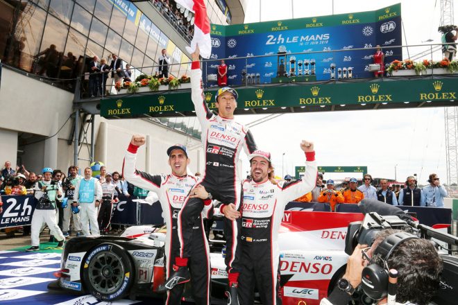 ル・マン24時間を制し、JRPA AWARD栄誉賞を受賞した中嶋一貴