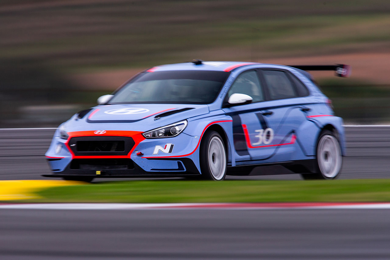 アルガルベ・サーキットを走るヒュンダイi30N TCR
