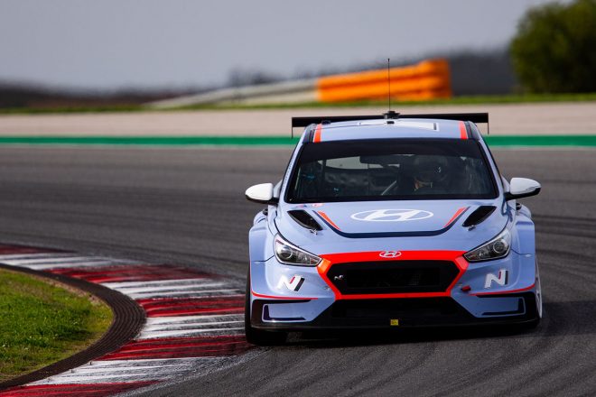 アルガルベ・サーキットを走るヒュンダイi30N TCR