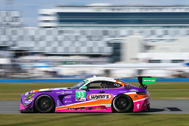 GTDクラストップタイムを記録した33号車メルセデスAMG GT3は、かつてホッチキス・レーシングが走らせたポルシェ962のトリビュートカラーで登場した