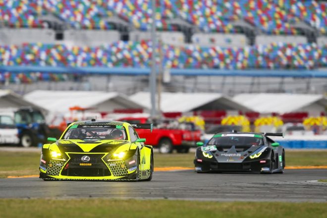 エイム・バッサー・サリバンの12号車レクサスRC F GT3と、アウディR8 LMSからマシンをスイッチしたマグナス・レーシングの44号車ランボルギーニ・ウラカンGT3エボ