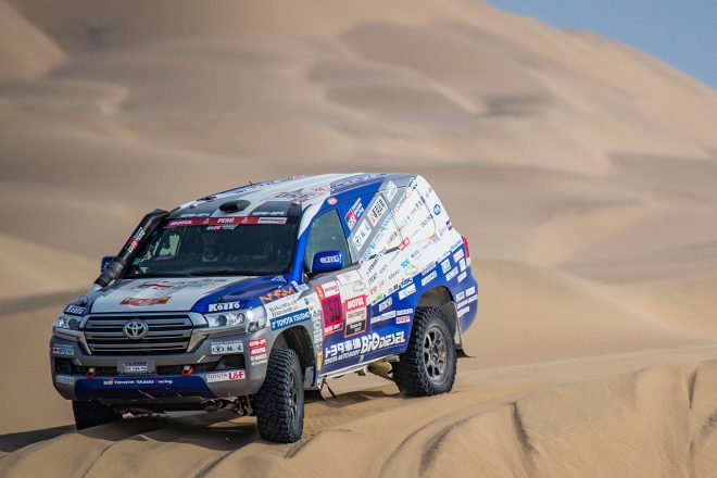 チームランドクルーザー・トヨタオートボデーのクリスチャン・ラビエル／ジャン・ピエール-ギャルサン組350号車