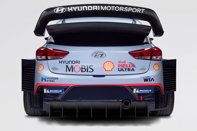 2018年型ヒュンダイi20クーペWRCのリヤショット