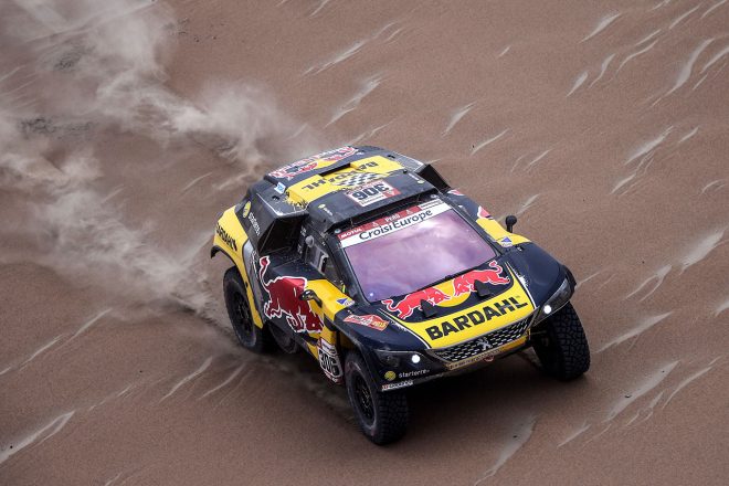 ステージ2を制したセバスチャン・ローブ（プジョー3008DKR）はステージ3でペースを上げられず