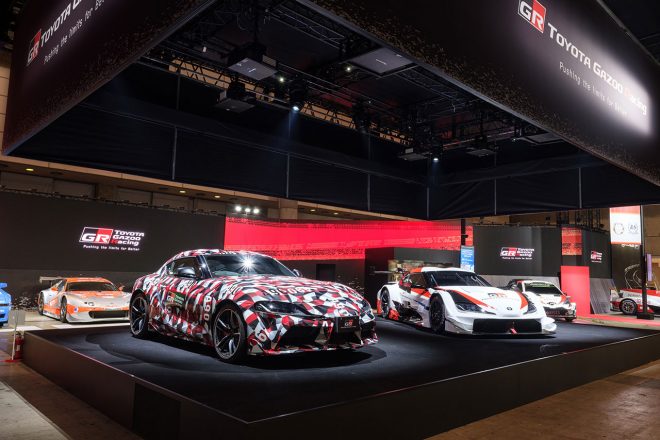 東京オートサロン2019ではA90型スープラとGRスープラ スーパーGTコンセプトが並べて展示されている
