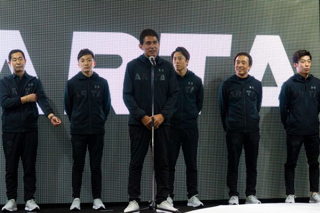 体制発表会に登壇した鈴木亜久里プロデューサー