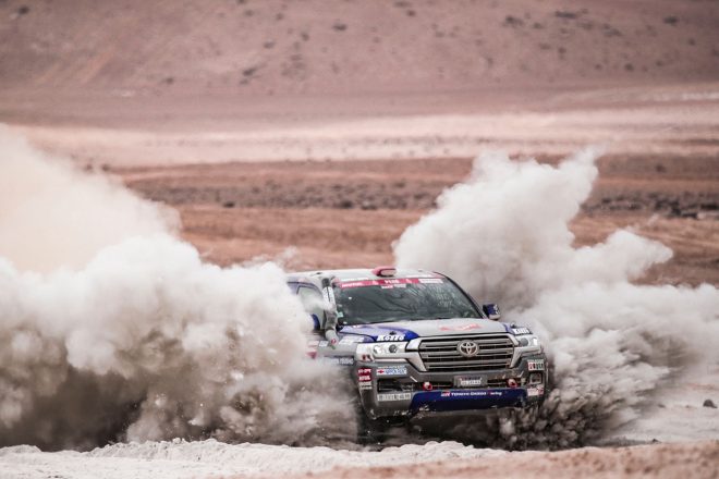 チームランドクルーザー・トヨタオートボデーの三浦昂／ローラン･リシトロイシター組349号車