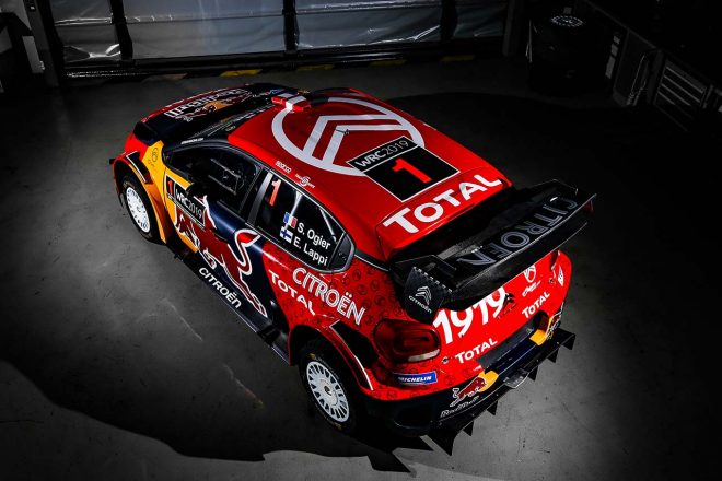 リヤにはシトロエンのシンボル、ダブルシェブロンがあしらわれた