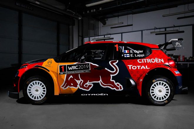 マシンサイドにはレッドブルのロゴが大きく掲げられている