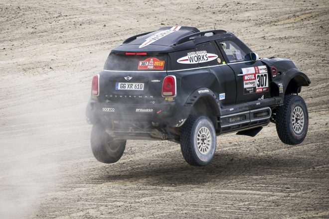 総合2番手につけるホアン・ナニ・ロマ（ミニ・ジョン・クーパー・ワークス・ラリー）