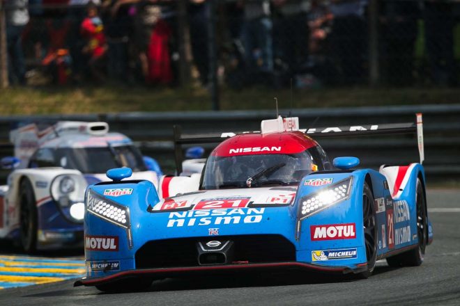 2015年のル・マン24時間に参戦したニッサンGT-R LM NISMOもまた、伝統のトリコロールカラーが採用された一台だ