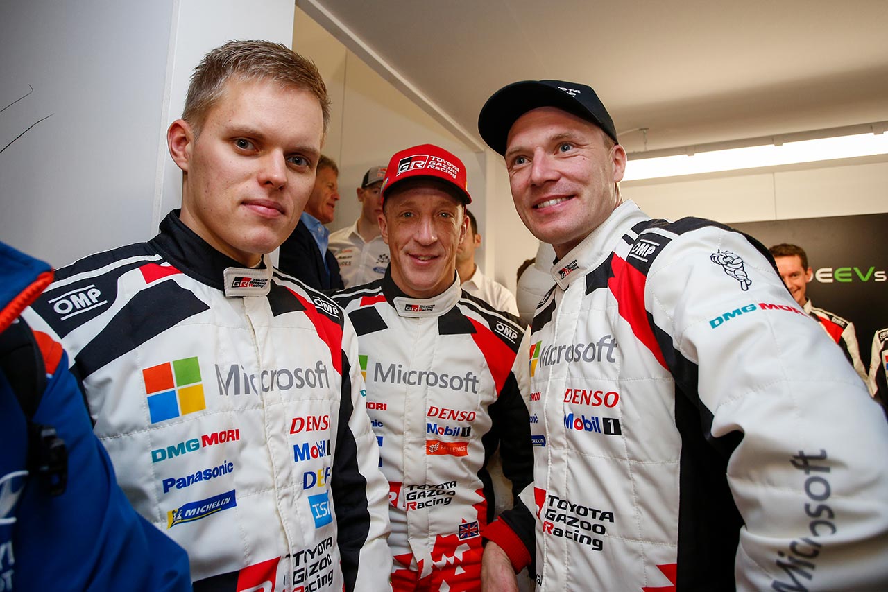 2019年、トヨタからWRCに参戦するオット・タナク（左）とクリス・ミーク（中央）、ヤリ-マティ・ラトバラ（右）