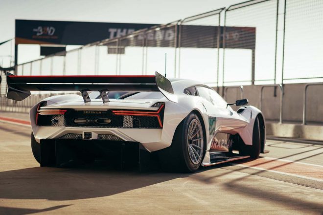 ザ・ベンドでテストを行うブラバムBT62