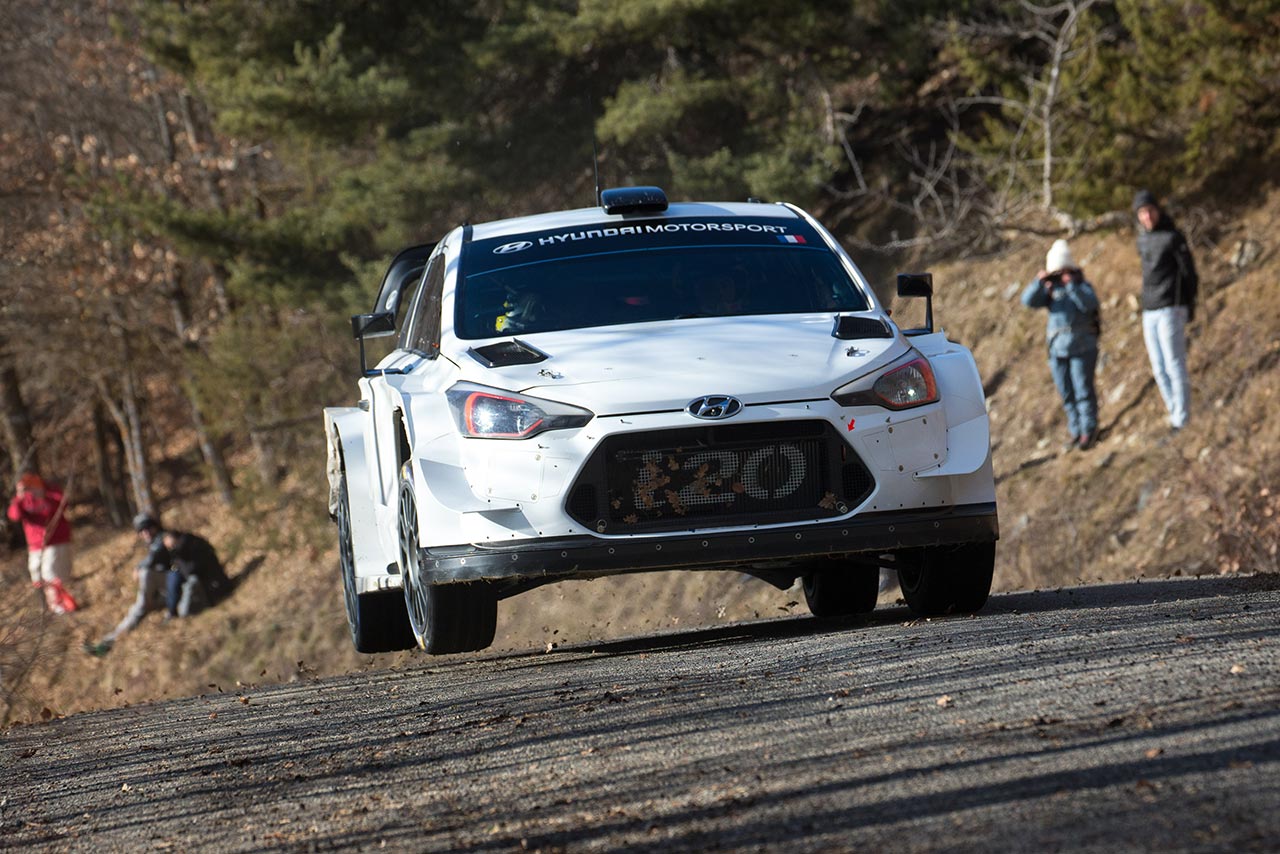 セバスチャン・ローブがドライブするヒュンダイi20クーペWRC