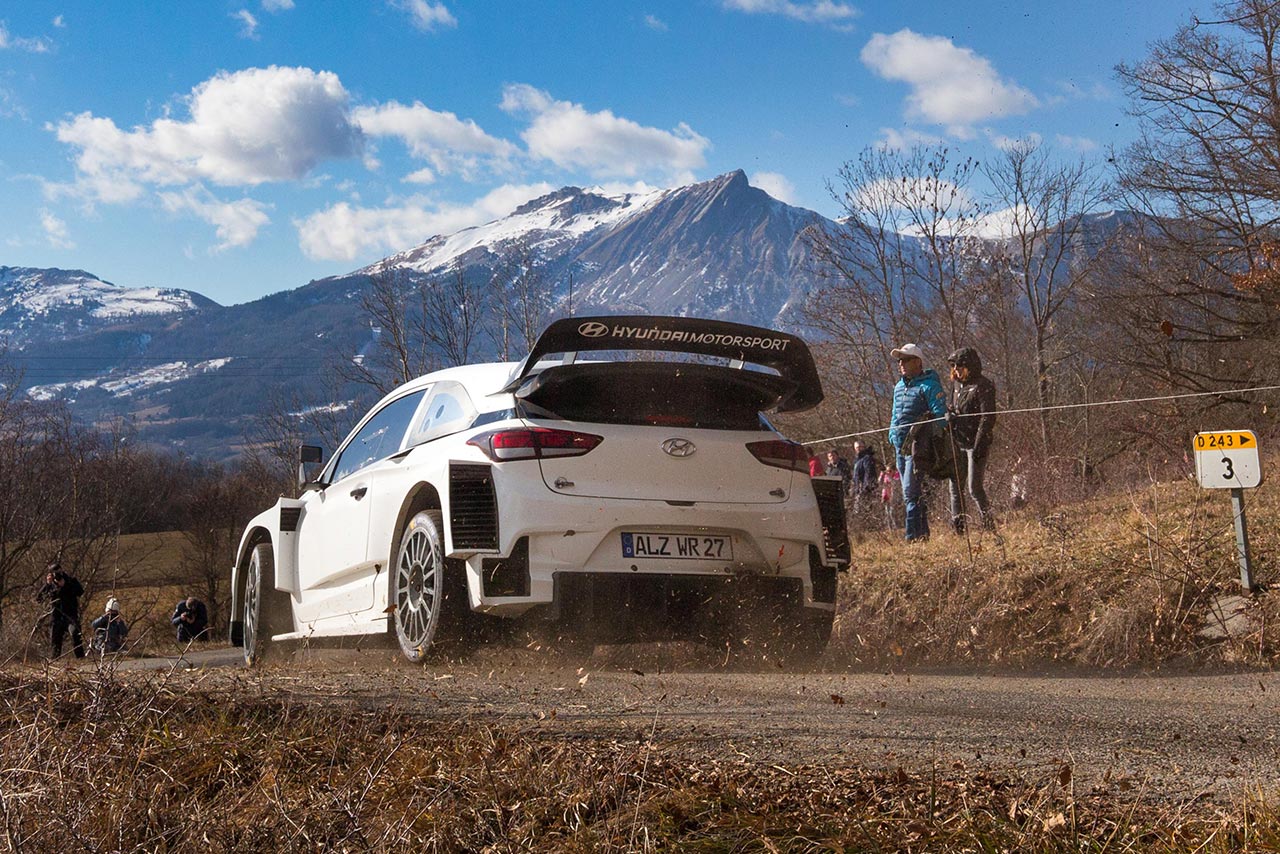 セバスチャン・ローブがドライブするヒュンダイi20クーペWRC
