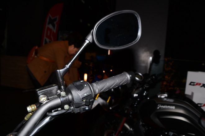 レジェンド150Sの右ハンドル