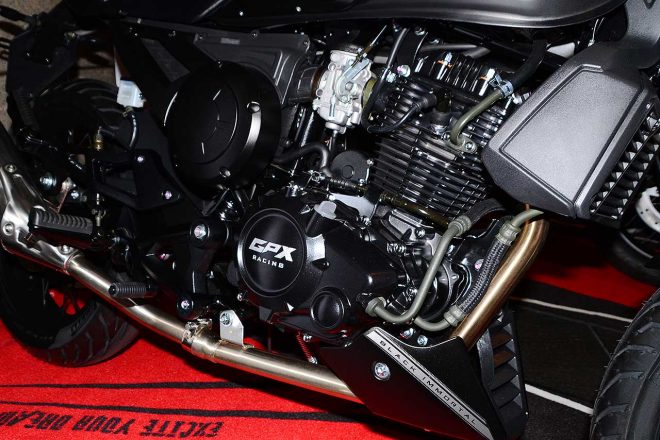 ジェントルマン200のエンジン回り