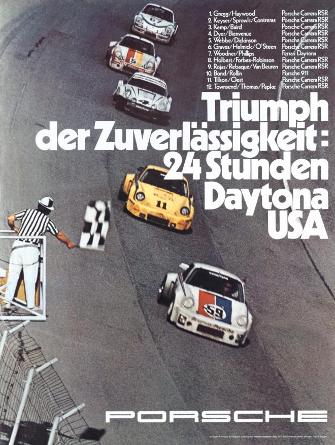 1975年デイトナ24時間のポスター。ブルモス・レーシングのポルシェがトップチェッカーを受けている