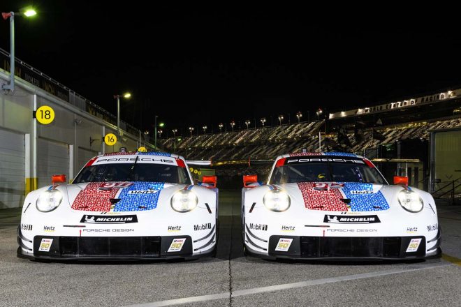 ブルモス・レーシングのデザインをまとったポルシェGTチームの『ポルシェ911 RSR』