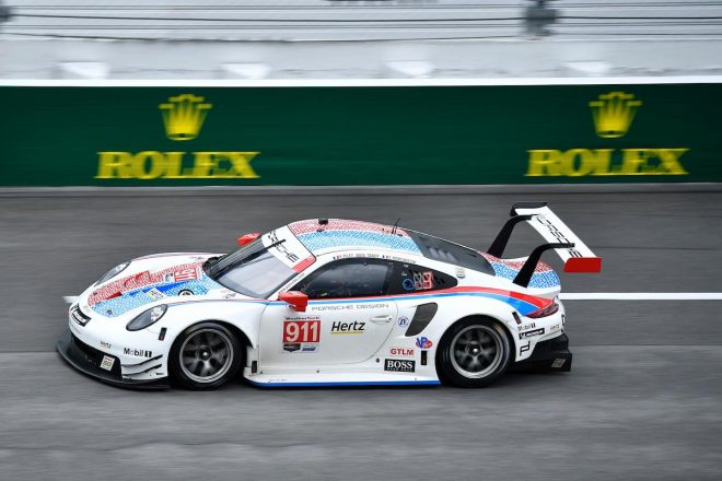 ニック・タンディのドライブでGTLMクラスポールを奪ったポルシェGTチームの911号車ポルシェ911 RSR