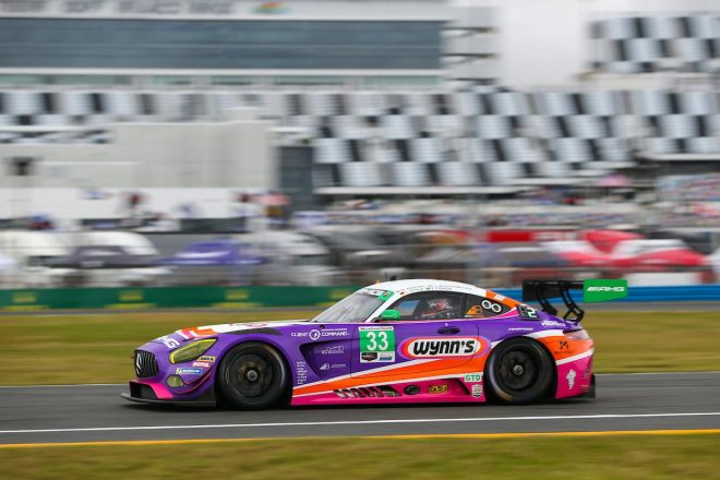 トップと0.067秒差のGTDクラス2番手につけたメルセデスAMG・チーム・ライリー・モータースポーツの33号車メルセデスAMG GT3
