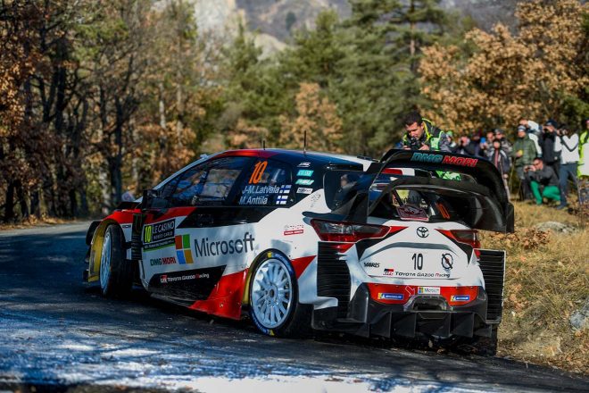 シェイクダウンステージを走るヤリ-マティ・ラトバラ（トヨタ・ヤリスWRC）