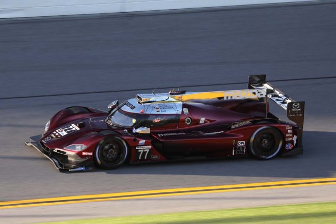 オリバー・ジャービス、トリスタン・ヌネス、ティモ・ベルンハルト、レネ・ラスト組77号車マツダRT24-P