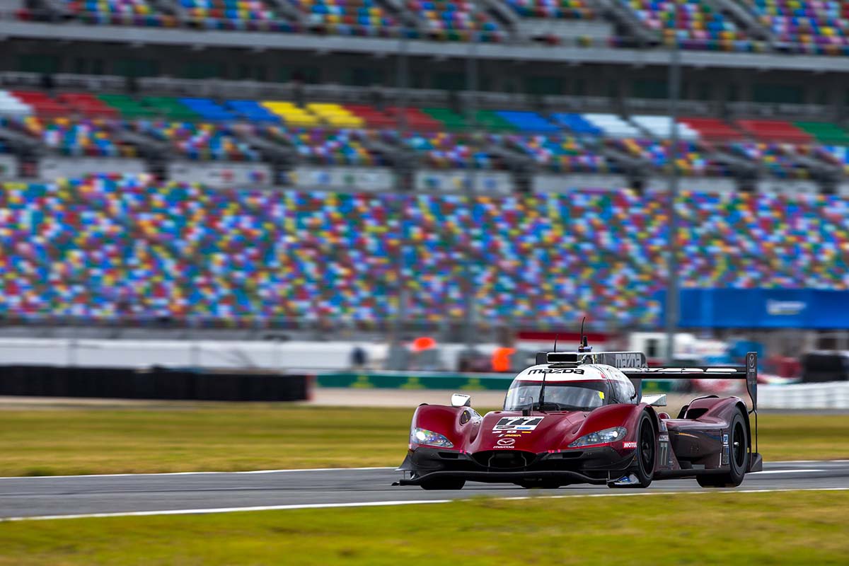 デイトナ24時間レースの初ポールポジションを獲得したマツダチーム・ヨーストの77号車マツダRT24-P