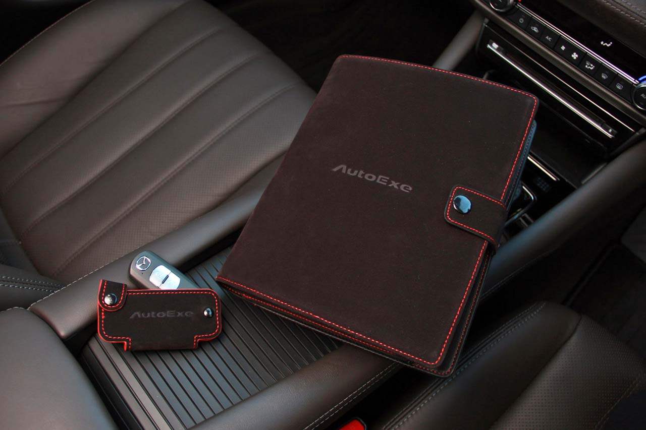 オートエクゼ（AutoExe）が新発売する車検証ケースとキーケース