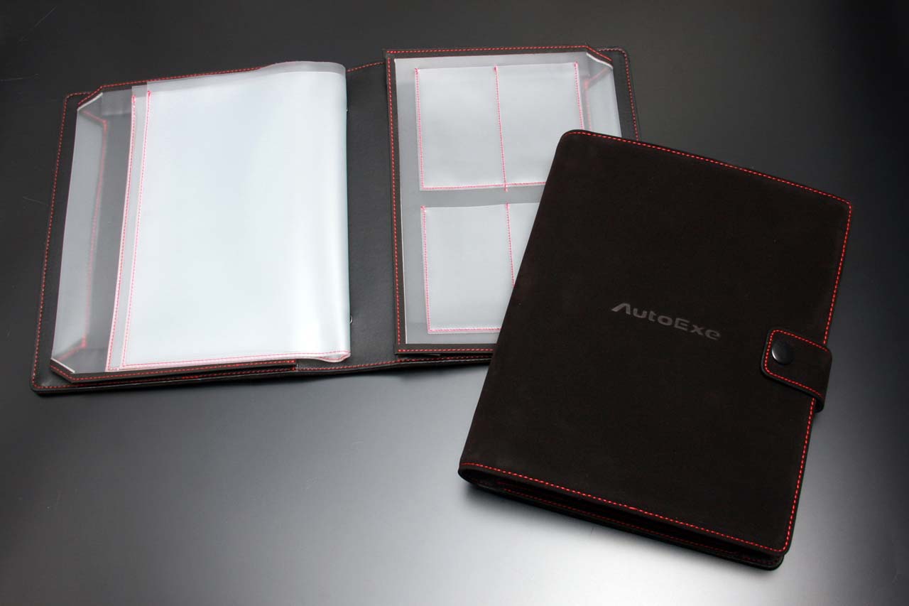 車検証ケースの車検証／自賠責保険証用ライナーは取り外し可能