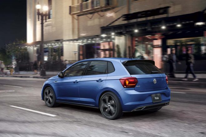 フォルクスワーゲン・ポロTSI R-Line（リーフブルーメタリック）