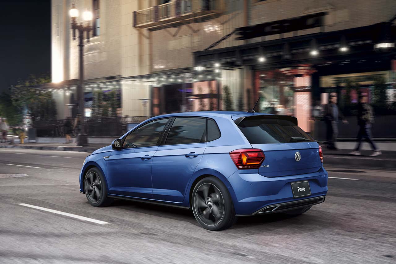 フォルクスワーゲン・ポロTSI R-Line（リーフブルーメタリック）