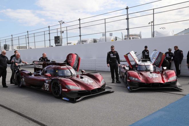 マツダチーム・ヨーストが走らせる2台のマツダRT24-P