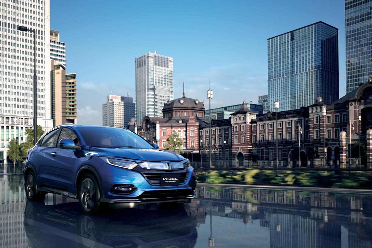 ホンダ・ヴェゼル ツーリング・ホンダセンシング（スーパープラチナグレー・メタリック）