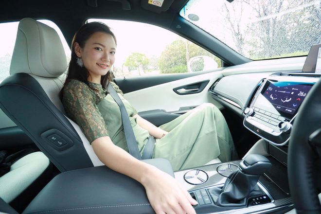 助手席もゆったりとしている。